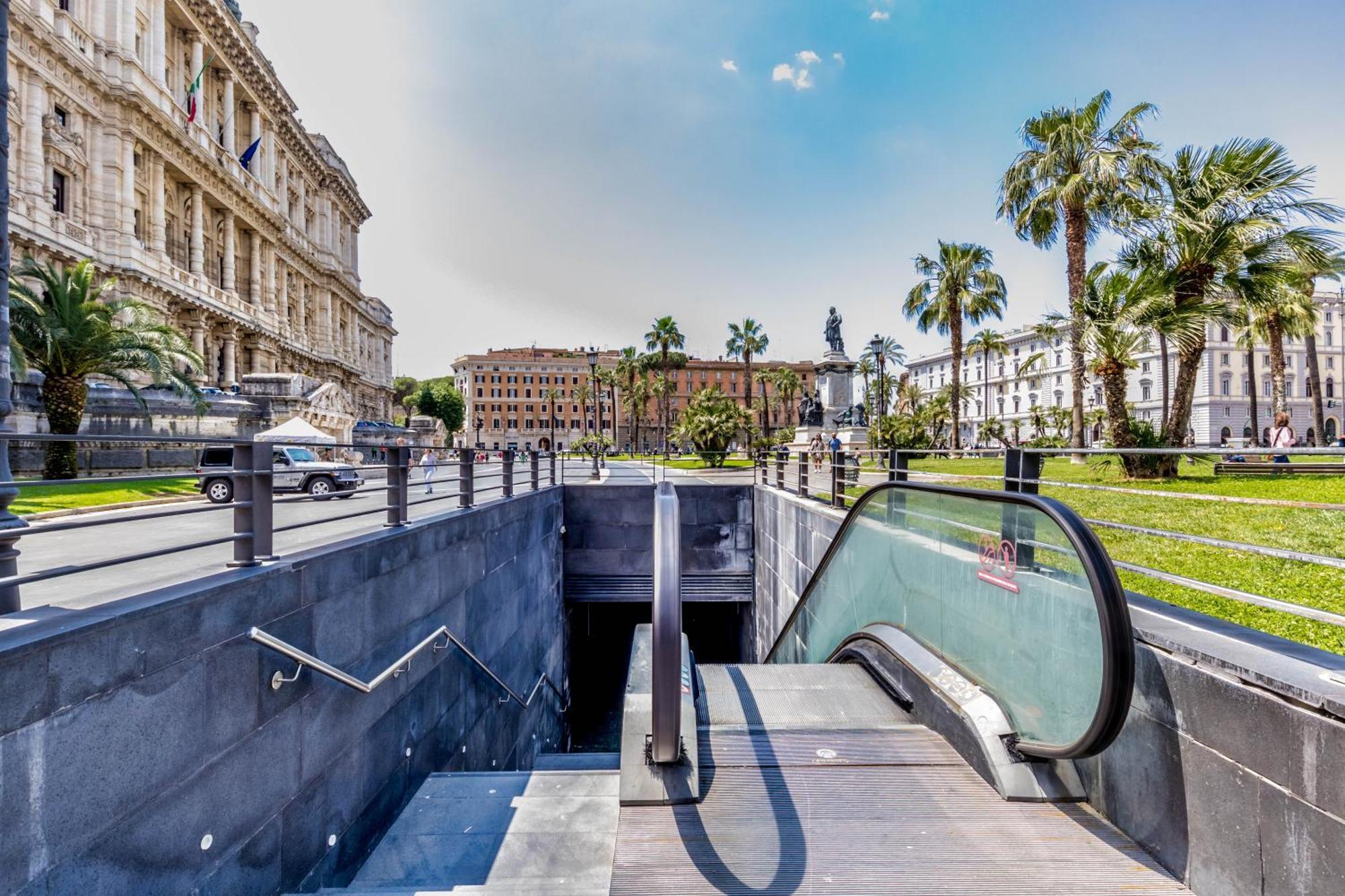 Attico Nel Cuore Di Roma Con Box Privato Per Auto Luaran gambar